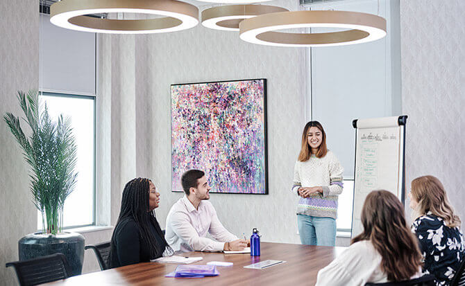 ifs_Academy_content_block_5-Branded-Employee-00203_670x413_new