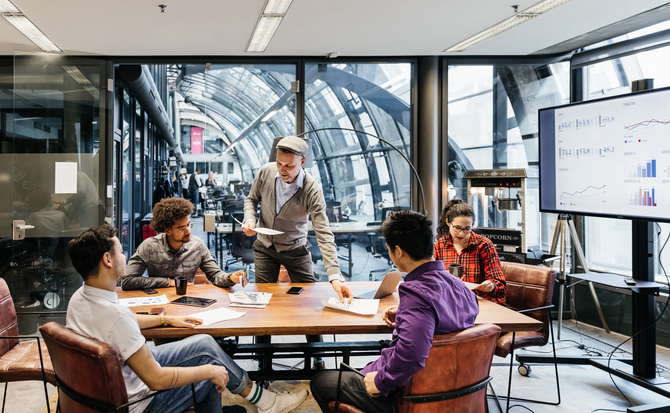 6_Hero_Banner_Purchasing_Global-Complex_Enviornment_670x413