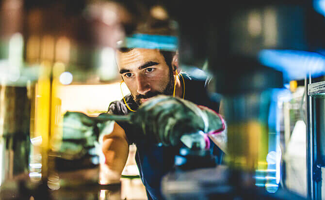 ifs_service-industries-874603796_02_22_670x413_new