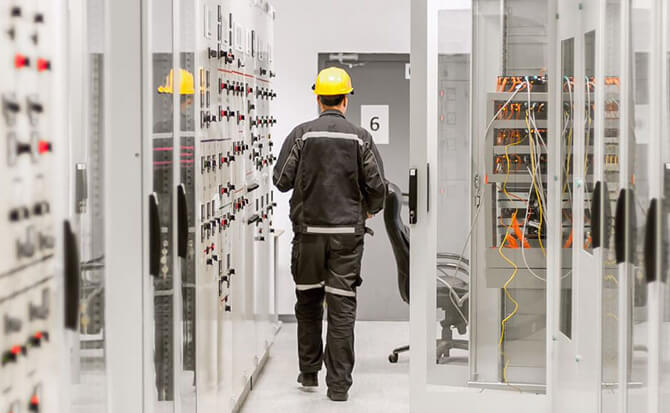 ifs_4611_Industries-Hero-Services-High-Tech_02_22_670x413