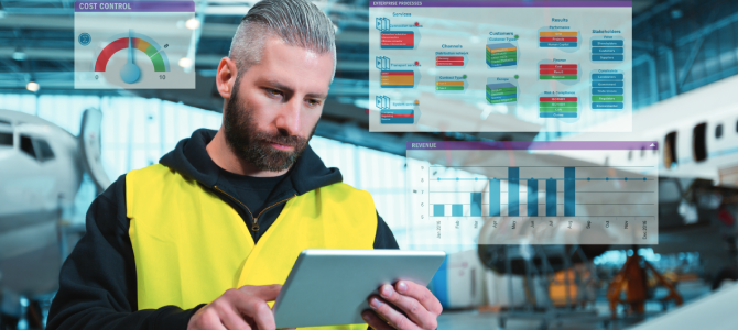 Uomo con giubbotto di sicurezza che utilizza un tablet con software ERP (Enterprise Resource Planning), circondato da indicatori KPI aziendali.